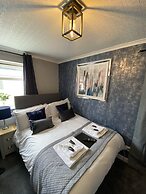 Delovely Hotel