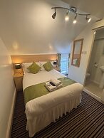Delovely Hotel