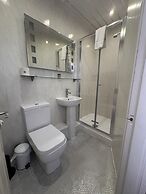 Delovely Hotel