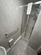 Delovely Hotel
