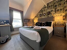 Delovely Hotel