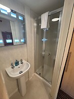 Delovely Hotel