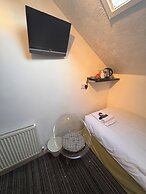 Delovely Hotel