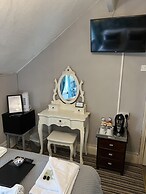 Delovely Hotel