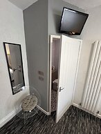 Delovely Hotel