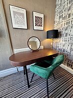 Delovely Hotel