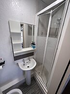 Delovely Hotel