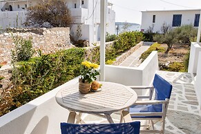 Tarsa Studios & Apartments