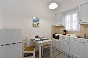 Tarsa Studios & Apartments