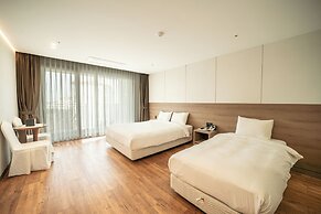 Raon Hotel & Resort