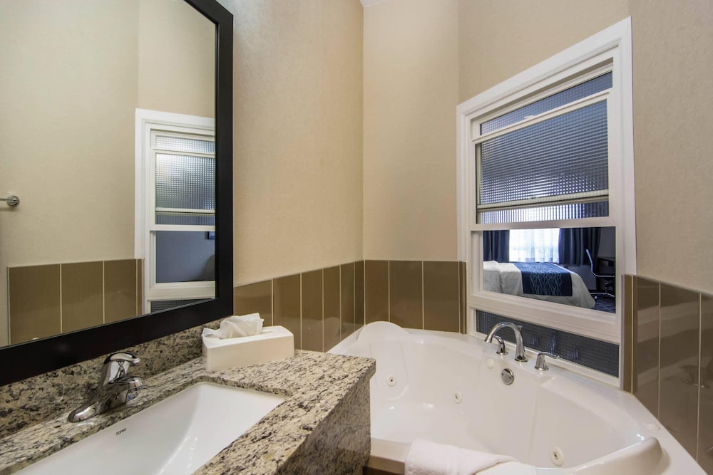 Comfort Inn & Suites