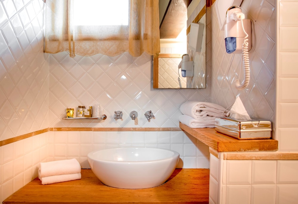 Guesia Village Hotel & Spa
