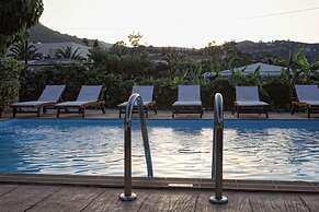 Niriides Beach Hotel