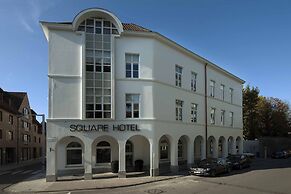 Square Hotel