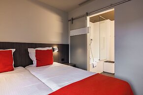 Square Hotel
