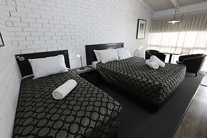 The Town House Motor Inn
