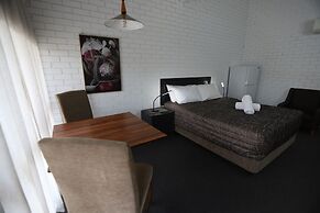 The Town House Motor Inn