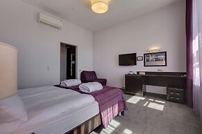 Mary Hotel