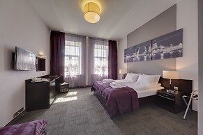Mary Hotel