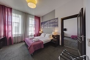 Mary Hotel