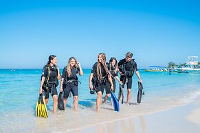 Paradise Beach Resort & Dive Center