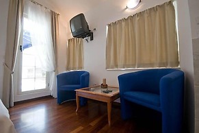 Nautica Apartments