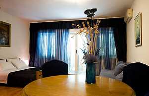 Nautica Apartments