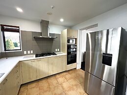 DeLorenzo's Studio Apartments