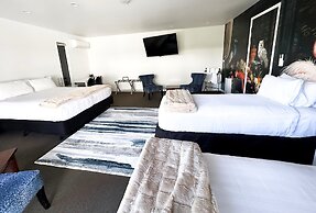 DeLorenzo's Studio Apartments