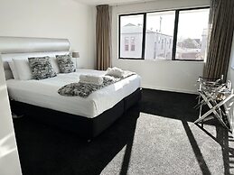 DeLorenzo's Studio Apartments