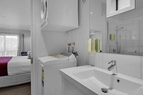 DeLorenzo's Studio Apartments