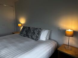 DeLorenzo's Studio Apartments