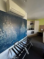 DeLorenzo's Studio Apartments