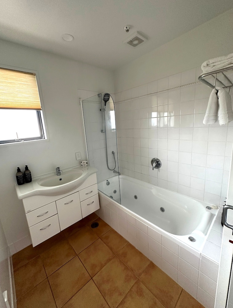 DeLorenzo's Studio Apartments