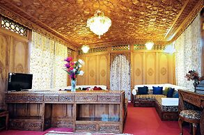 Wangnoo Houseboats
