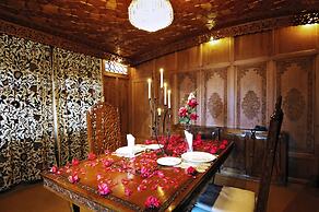 Wangnoo Houseboats
