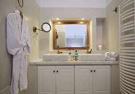 Black Rose Suites