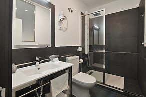 Alhambra Suites