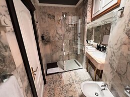 Alhambra Suites