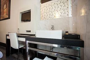 Alhambra Suites