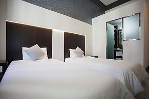 Alhambra Suites