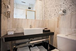 Alhambra Suites
