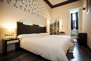Alhambra Suites