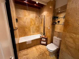 Alhambra Suites