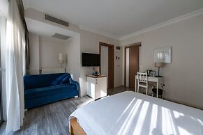 Elanaz Hotel