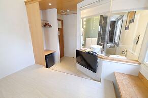 SSS Life Hotel