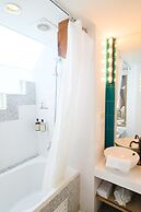 SSS Life Hotel