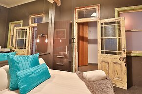 Indulge Apartments - Eighth Street