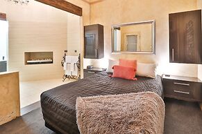 Indulge Apartments - Eighth Street