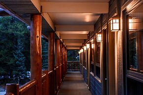 Mountaineer Lodge